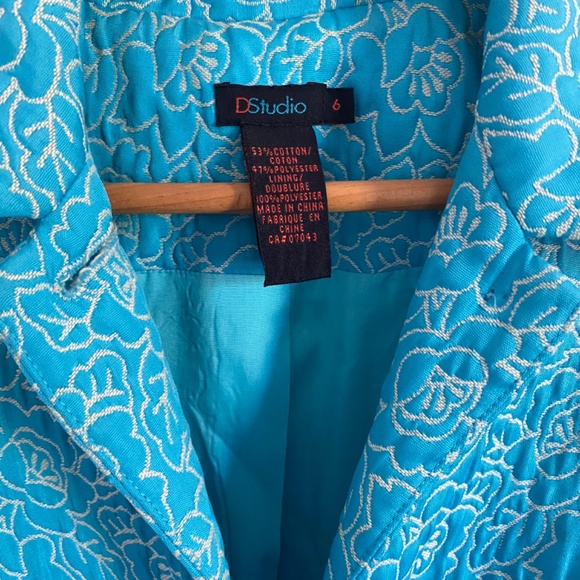 Embroidered coat - Picture 2 of 2